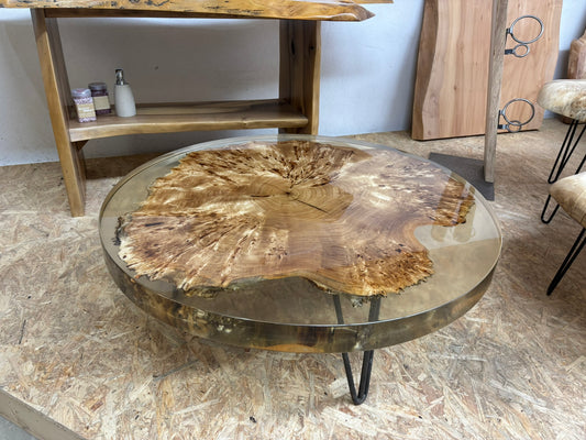 Couchtisch Maserpappel Rund mit Epoxid Tischnummer 2002