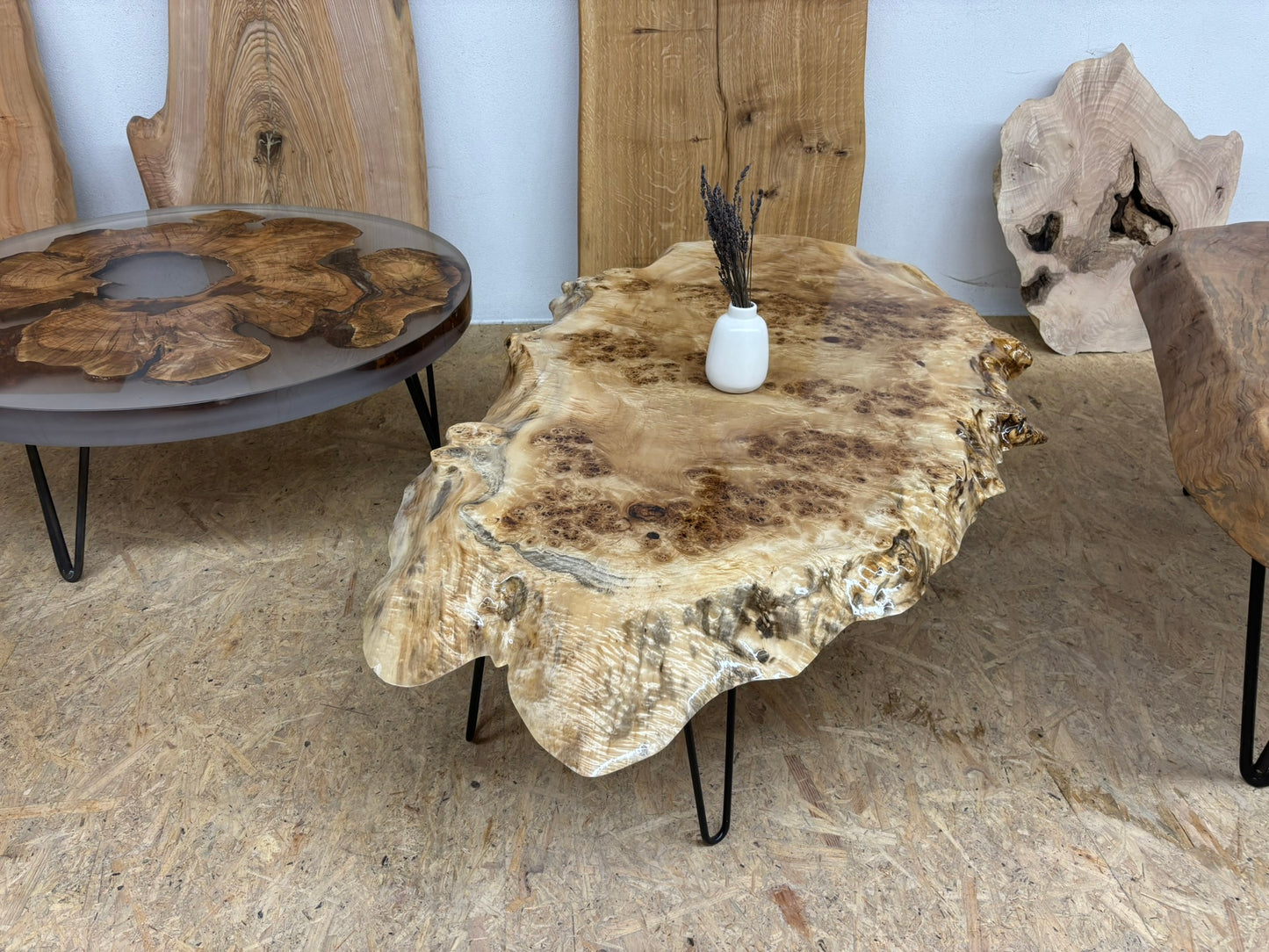 Couchtisch Maserpappel mit Epoxid Glasiert, Handgefertigtes Einzelstück Tischnummer 2006