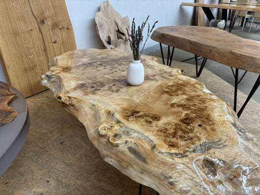 Couchtisch Maserpappel mit Epoxid Glasiert, Handgefertigtes Einzelstück Tischnummer 2006