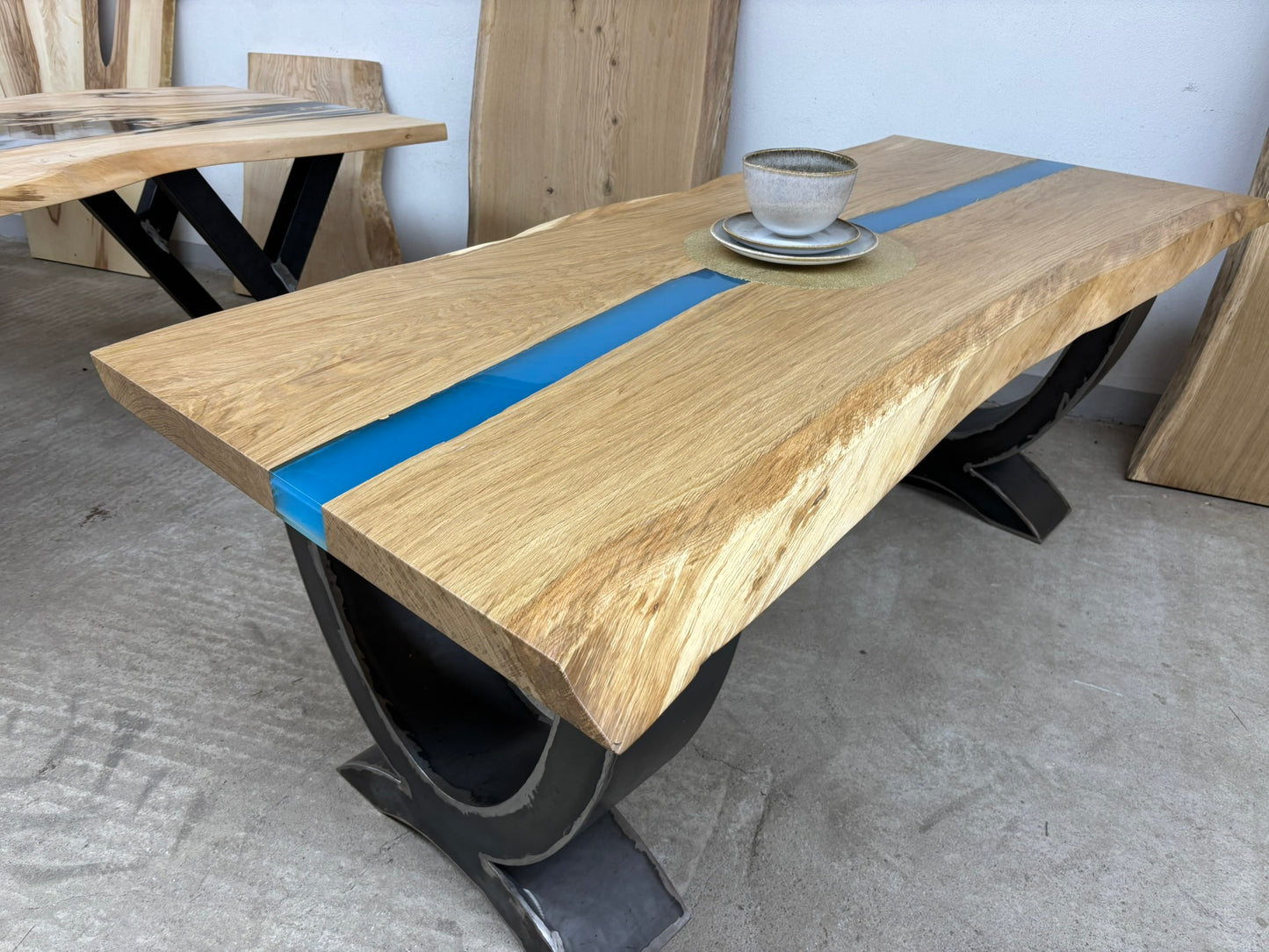 Esstisch Eiche mit Epoxid Fluss Handgefertigtes Unikat Tischnummer 2014