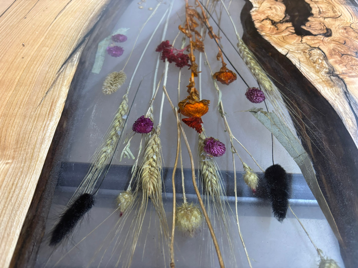 Couchtisch Kirsche mit Blumen in Epoxid Handgefertigtes Unikat Tischnummer 2020