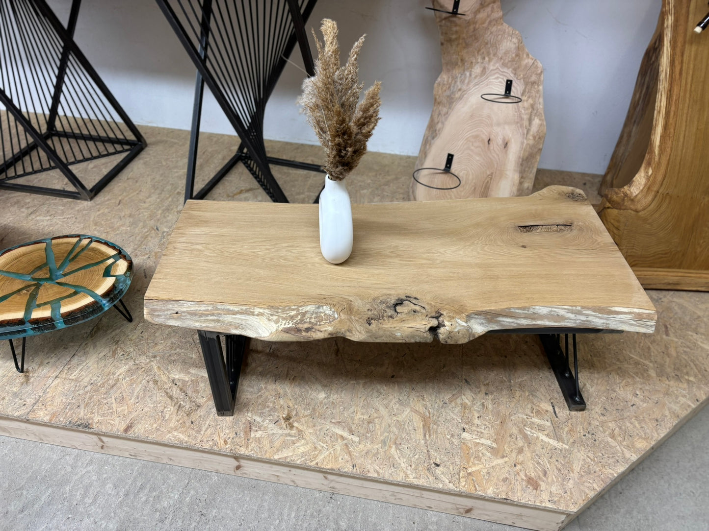 Rustikaler Couchtisch aus Eiche – handgefertigtes Unikat mit Charakter Tischnummer 2031