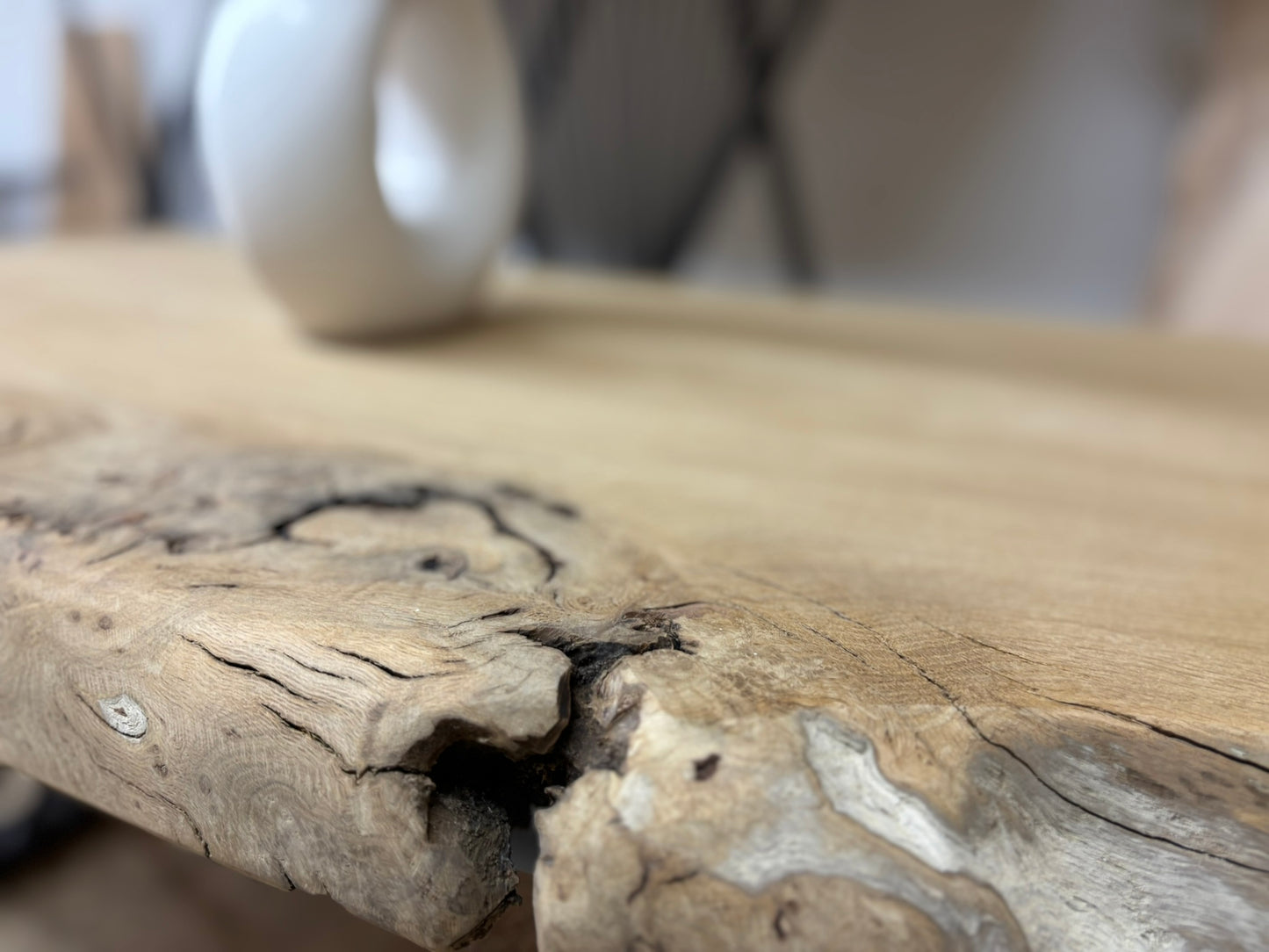 Rustikaler Couchtisch aus Eiche – handgefertigtes Unikat mit Charakter Tischnummer 2031