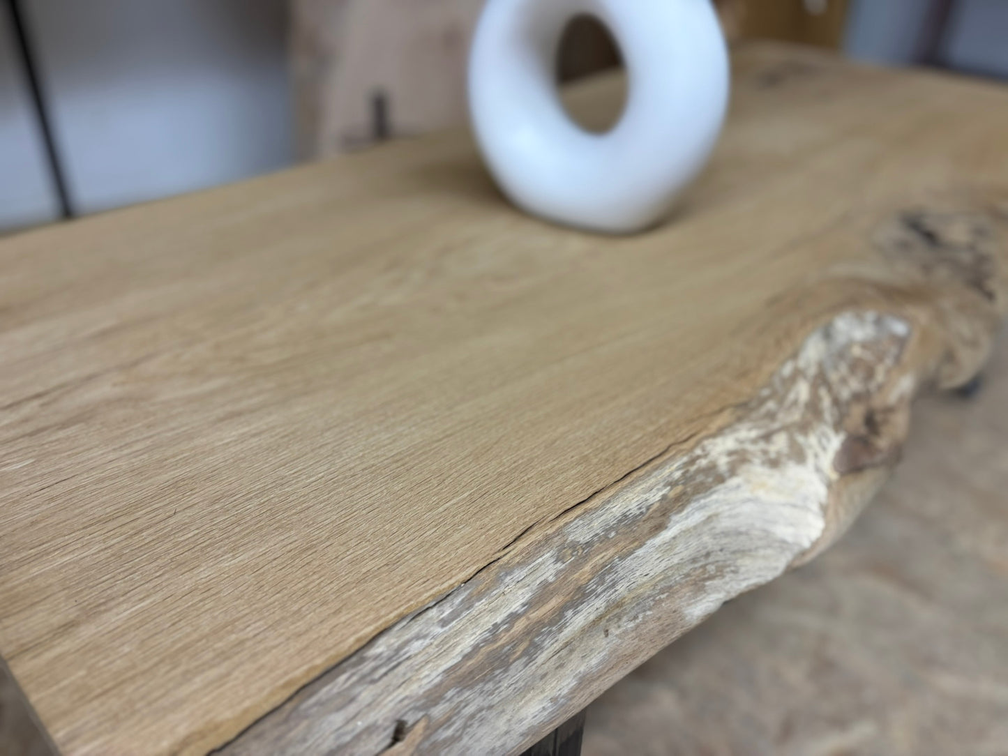 Rustikaler Couchtisch aus Eiche – handgefertigtes Unikat mit Charakter Tischnummer 2031